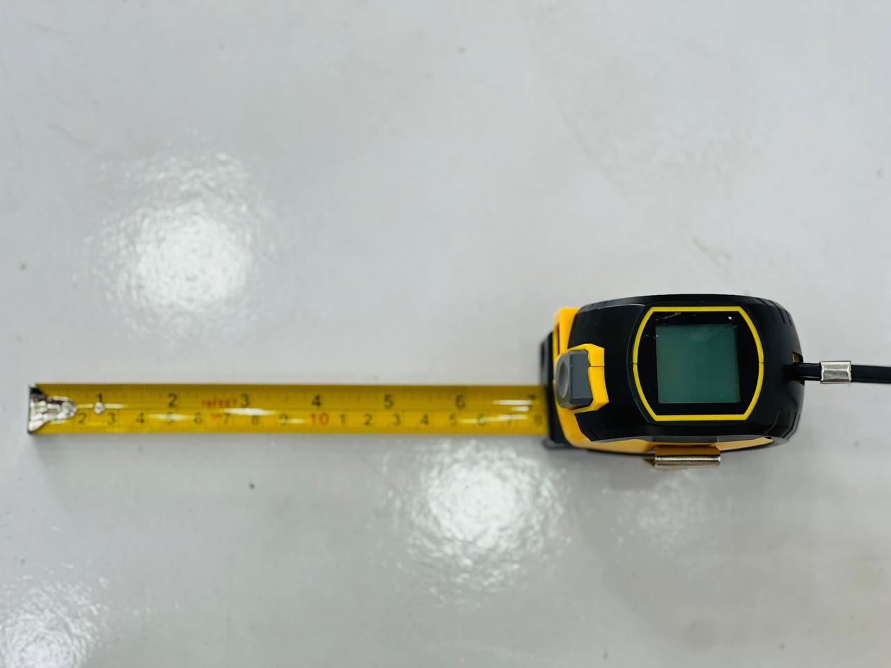 متر لیزری ۳کاره طرح دیوالتlaser tape measure