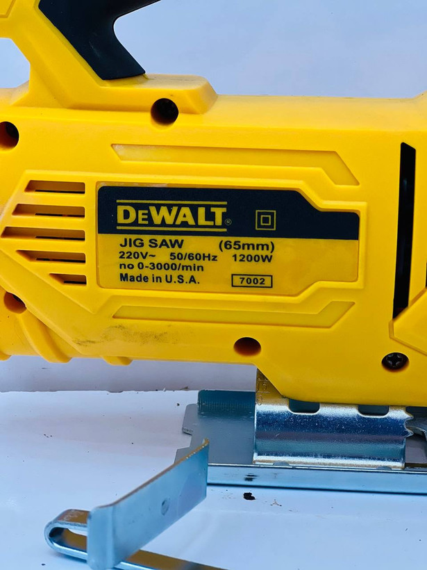 عمود بر دیوالتDEWALT JIG SAW 1180W(مدل 7002)