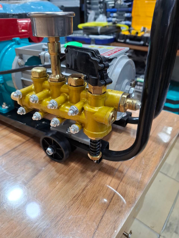 کارواش صنعتی ماکیتا 380بار چهار چرخ