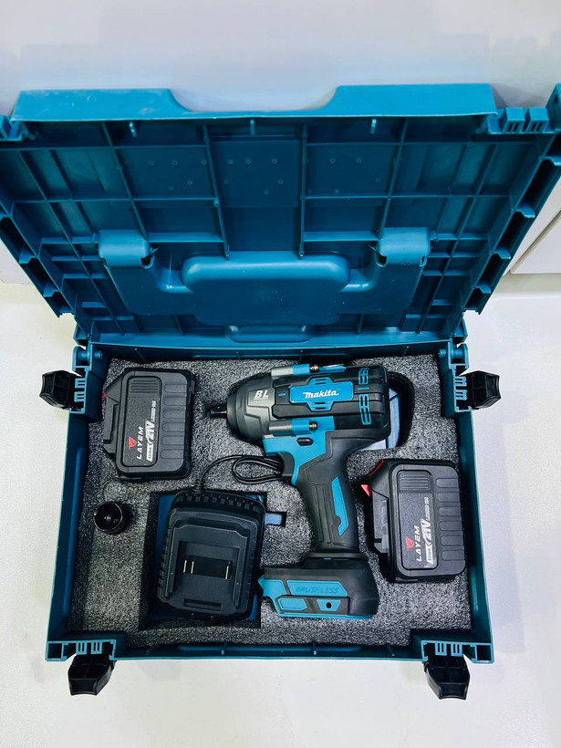 بکس شارژی ماکیتا ۱۵ سلولی مدل laym21v