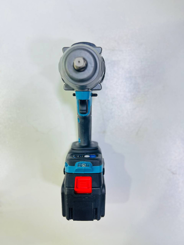 بکس شارژی ماکیتا ۱۵ سلولی مدل laym21v