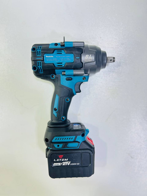 بکس شارژی ماکیتا ۱۵ سلولی مدل laym21v