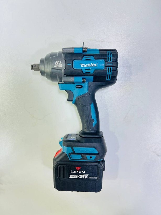 بکس شارژی ماکیتا ۱۵ سلولی مدل laym21v