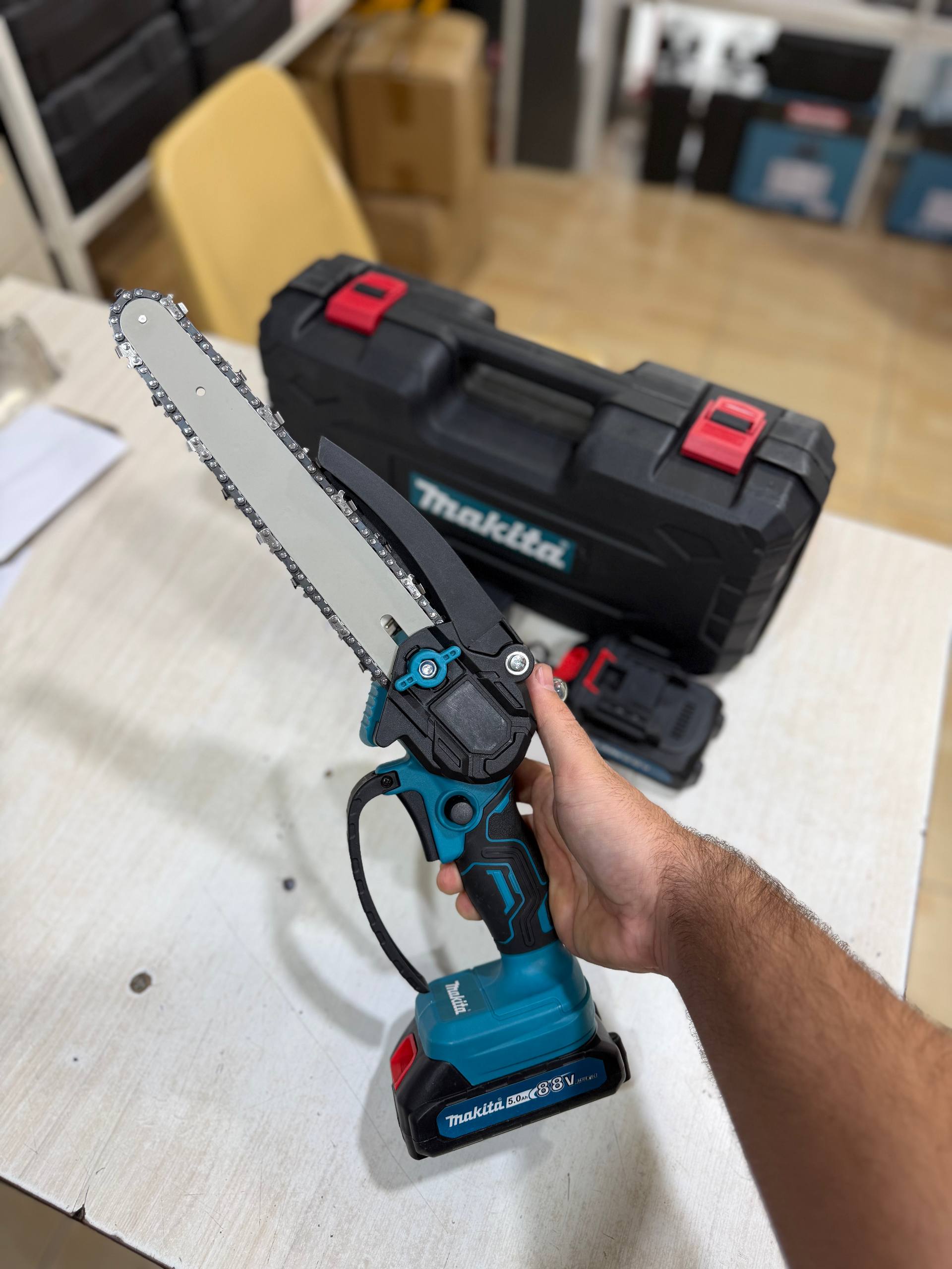 اره شارژی ماکیتا مدل makita-48v تیغه ۲۰ سانت با ولتاژ ۴۸ ولت